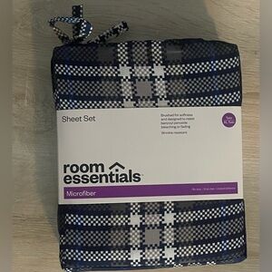 Room Essentials Navy and Gray Plaid Microfiber Sheet Set
Size Twin 
New